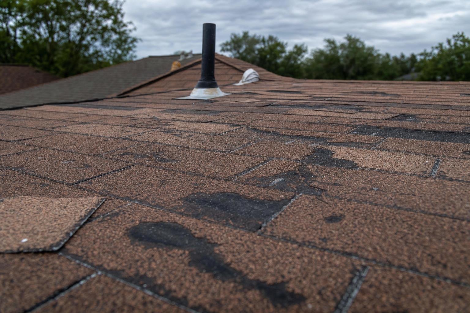 asphalt shingle roof lifespan damage from North Texas heat and hail